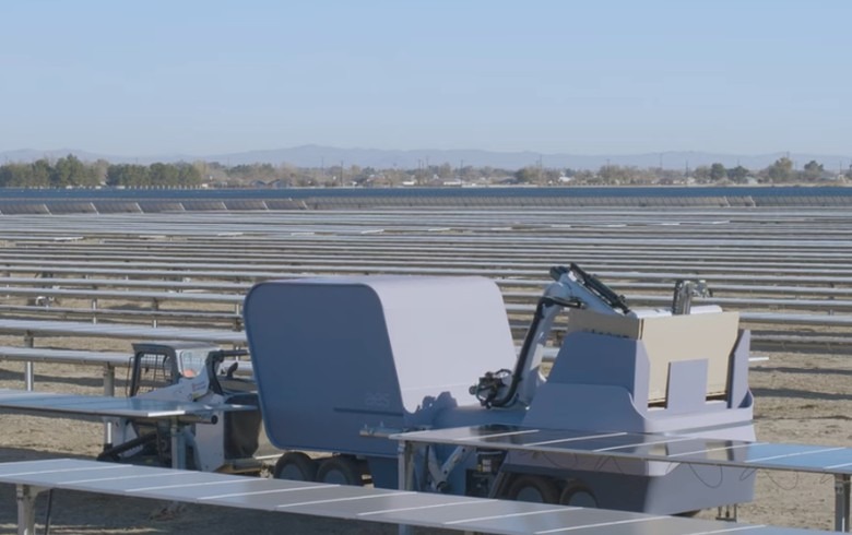 AES lança o primeiro robô de instalação de painéis fotovoltaicos