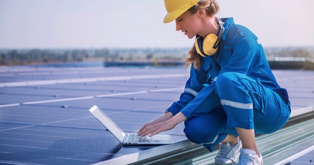 Energia solar é o setor da indústria que mais emprega mulheres.