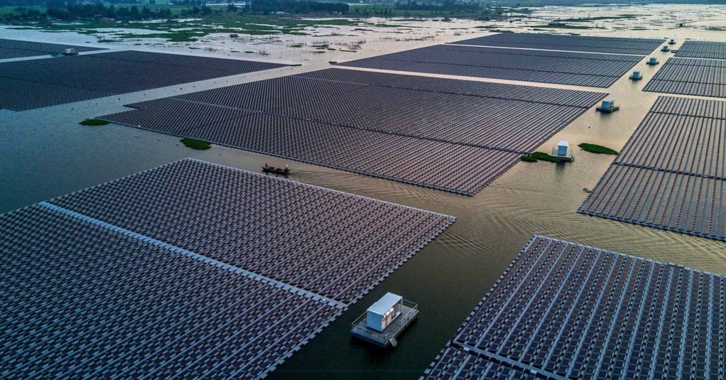 Maior usina de energia solar flutuante em escala única da China entra em funcionamento