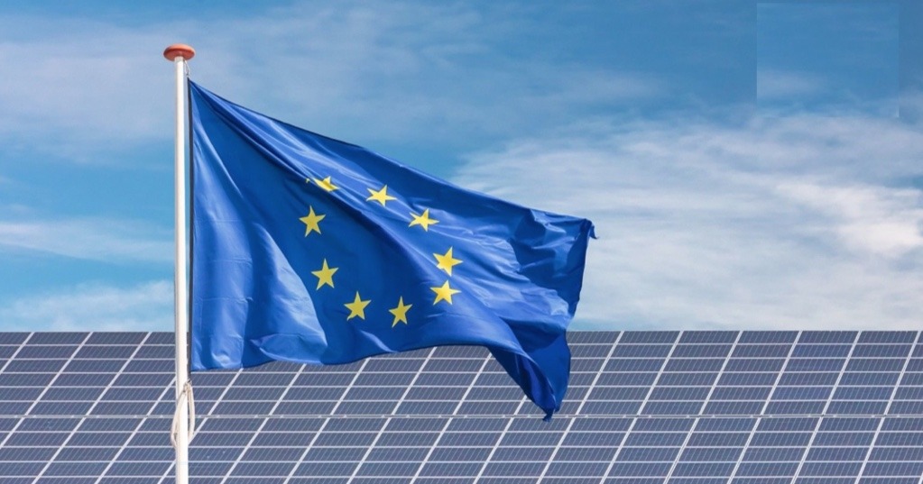 Por que a indústria de energia solar da União Europeia corre o risco de colapsar?